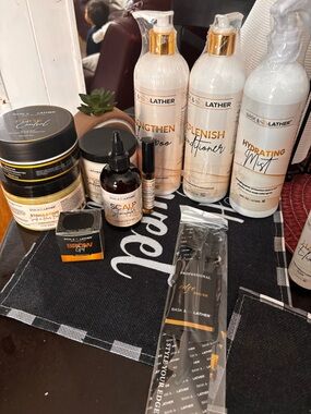 Hydrating Mist and Strengthen Shampoo Set - White